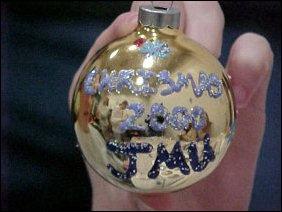 I don't see how people do it... they have the patience to make such detailed ornaments...