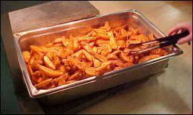 The buffet in this room serves hamburgers, hot dogs, chili, French fries, onion rings, nachos (including cheese), and the like. It's a good stop for lunch!